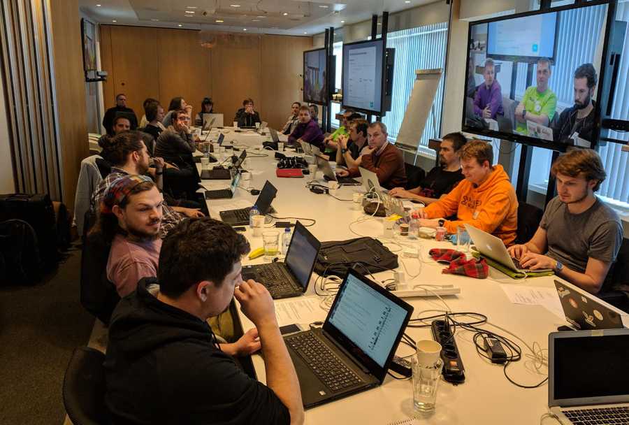 The summit participants sitting around the table at Cisco